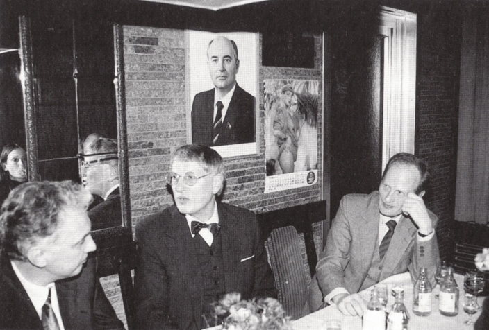 Dieter Brusberg, Gerhard Altenbourg, Dr. Roland Jäger bei einem Treffen von Sammler- und Künstlerfreunden im Leipziger Restaurant "Falstaff", 1988